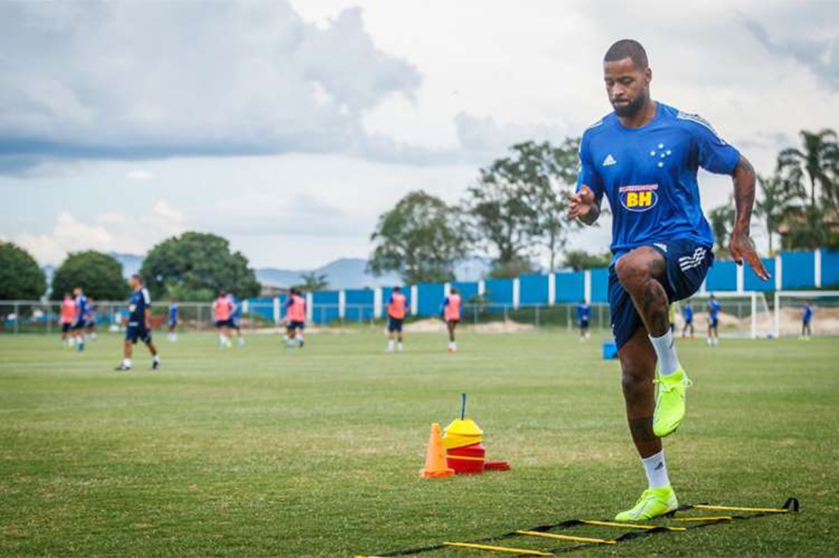Dedé não se apresenta ao Cruzeiro após prazo de negociação com time chinês chegar ao fim Dedé não se apresenta ao Cruzeiro após prazo de negociação com time chinês chegar ao fim