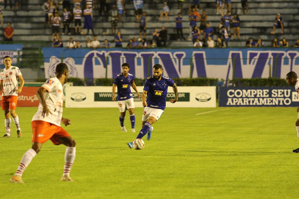 Campeonato Mineiro: de virada, Cruzeiro assume a liderança