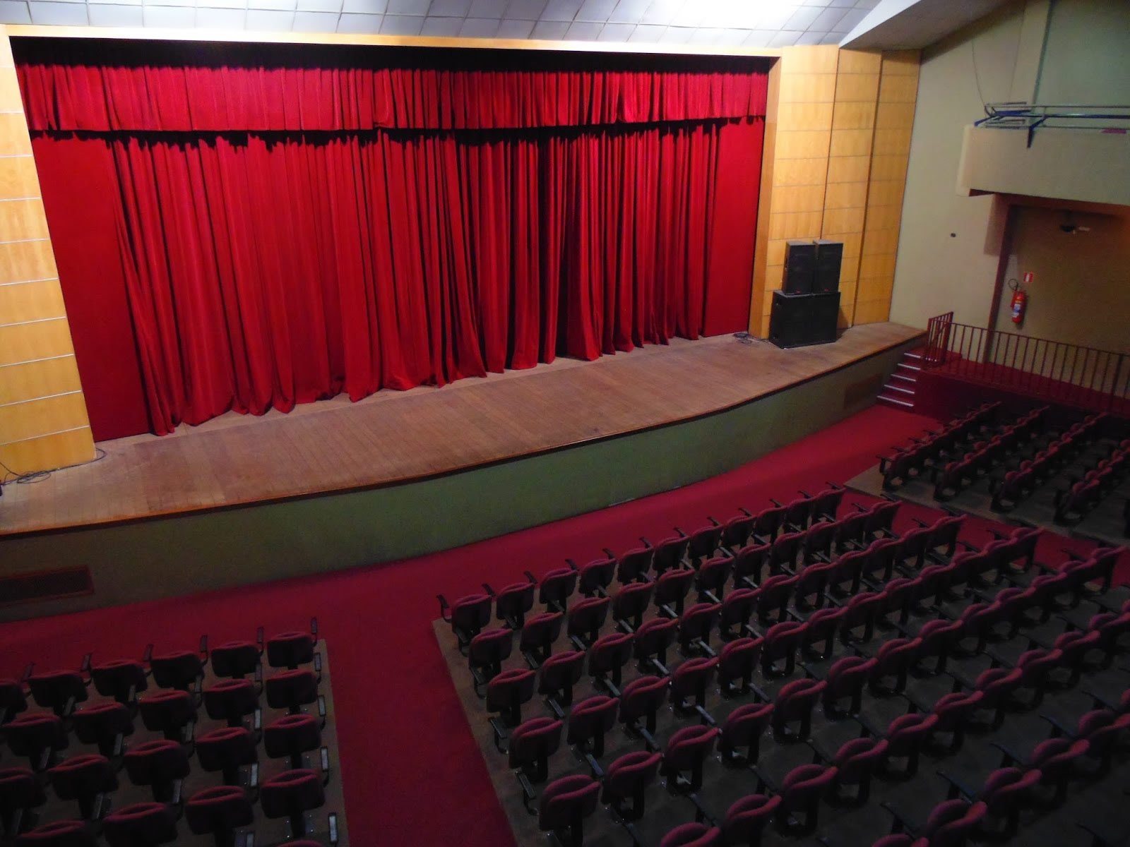 Secretaria de Cultura de Poços de Caldas lança concursos nas área de teatro, artes plásticas, dança, circo e poesia Secretaria de Cultura de Poços de Caldas lança concursos nas área de teatro, artes plásticas, dança, circo e poesia