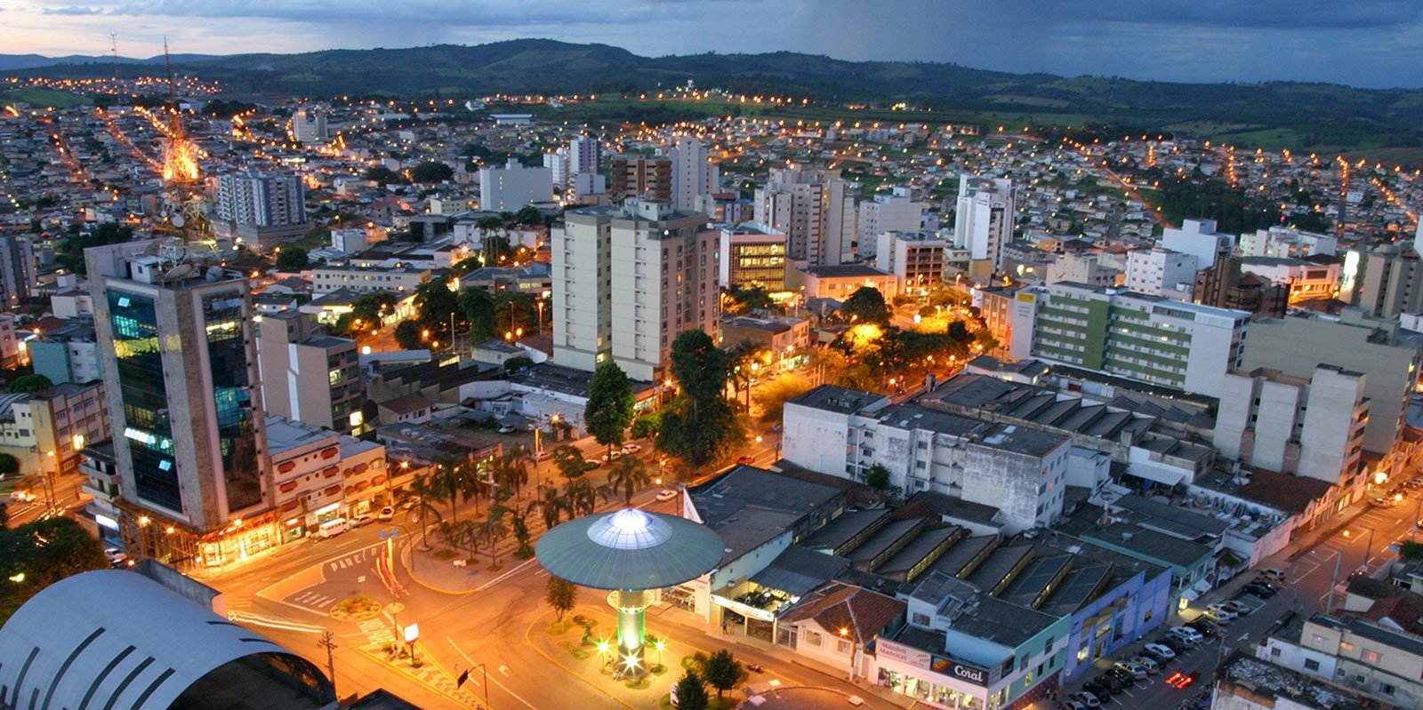 Varginha, no sul do estado, tem nova empresa responsável pela iluminação pública Varginha, no sul do estado, tem nova empresa responsável pela iluminação pública