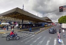 Em Poços de Caldas, bancos são removidos de terminal de ônibus urbanos para evitar aglomeração de pessoas Em Poços de Caldas, bancos são removidos de terminal de ônibus urbanos para evitar aglomeração de pessoas