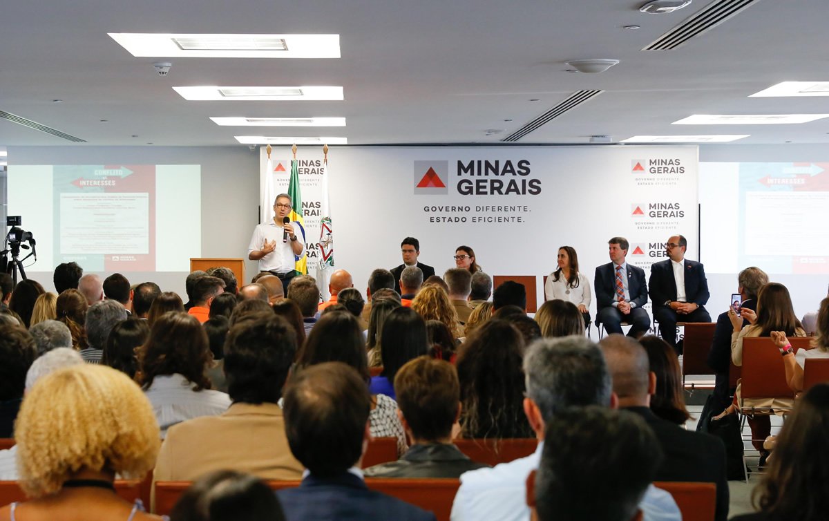 Governador lança resolução para regulamentar conflitos de interesses após o exercício de cargos públicos Governador lança resolução para regulamentar conflitos de interesses após o exercício de cargos públicos