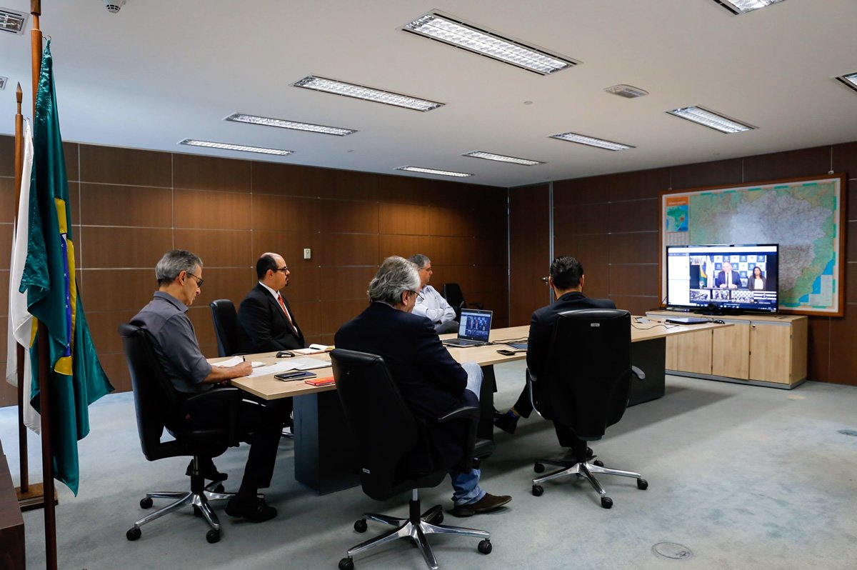 Governo de Minas defende ações do Governo Federal para minimizar impactos econômicos do Coronavírus Governo de Minas reforça trabalho de prevenção e defende ações do governo federal para minimizar impactos econômicos do coronavírus