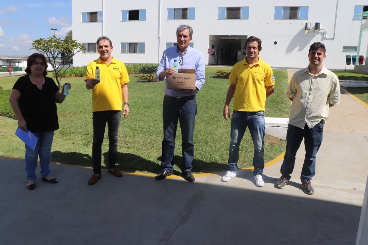 Pouso Alegre, no sul do estado, recebe doação de 30 mil frascos de álcool gel produzidos por empresa local Pouso Alegre, no sul do estado, recebe doação de 30 mil frascos de álcool gel produzidos por empresa local