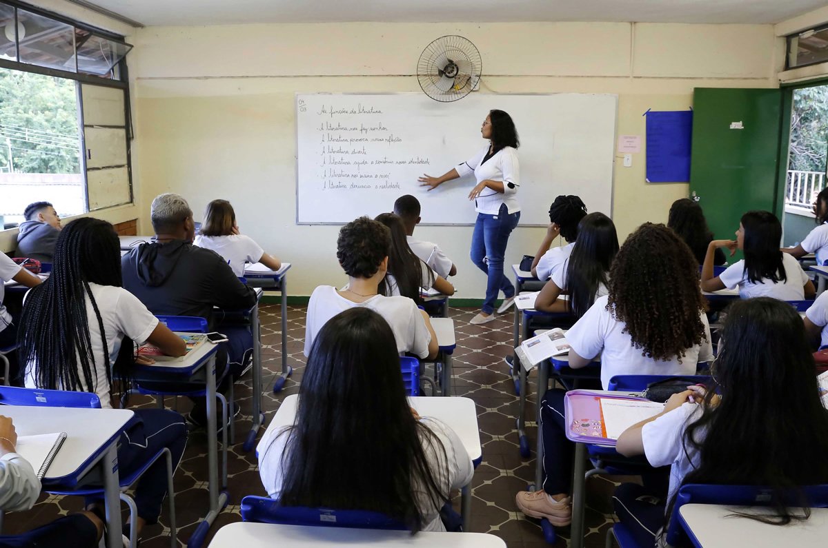 Saiu a nomeação de mil professores aprovados em concurso, confira a lista Saiu a nomeação de mil professores aprovados em concurso, confira a lista